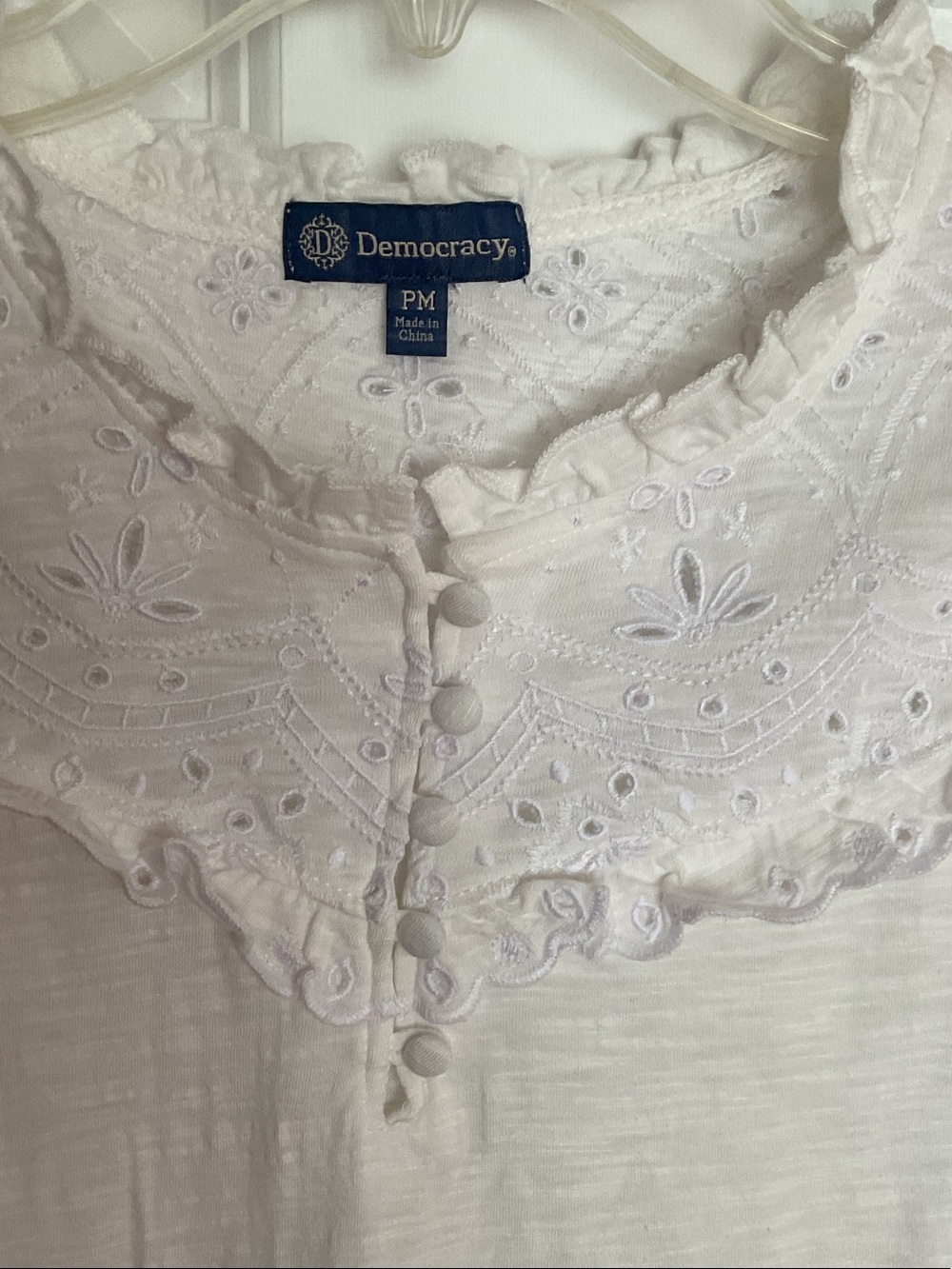 Democracy White Eyelet Collar Women's Top - Picture 3 of 8
